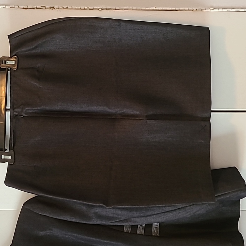 Suit - Picture 6 of 7